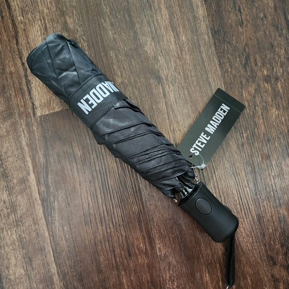 Steve Madden Umbrella - Picture 4 of 5